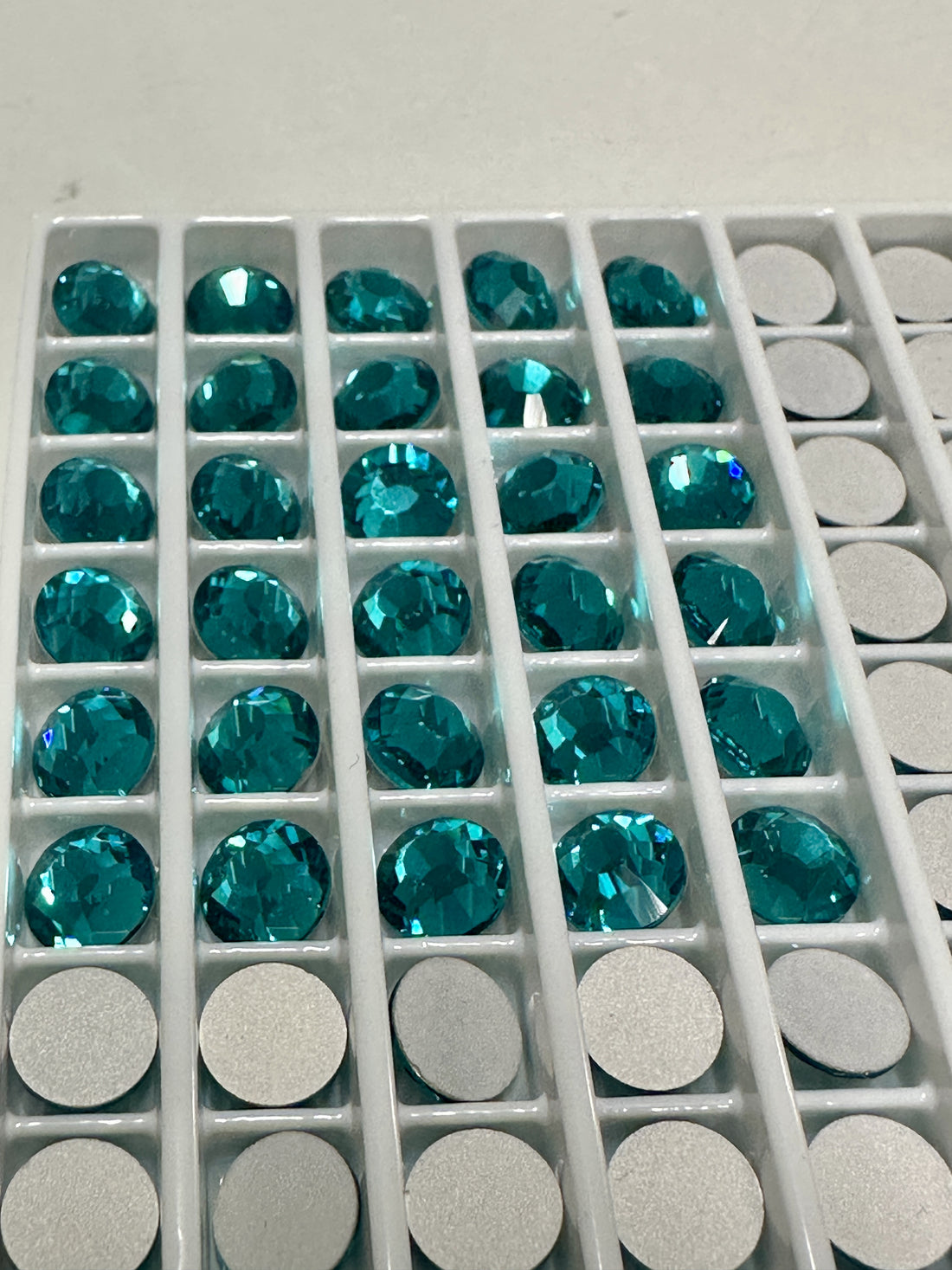 Preciosa MC Chaton Rose Maxima Blue Zircon SS30