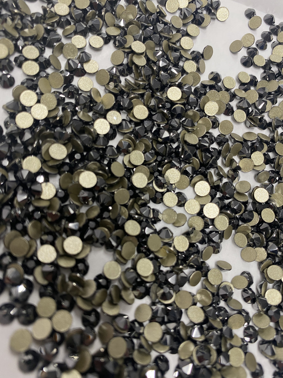 Jet Hematite SS20 - 2088 Cut