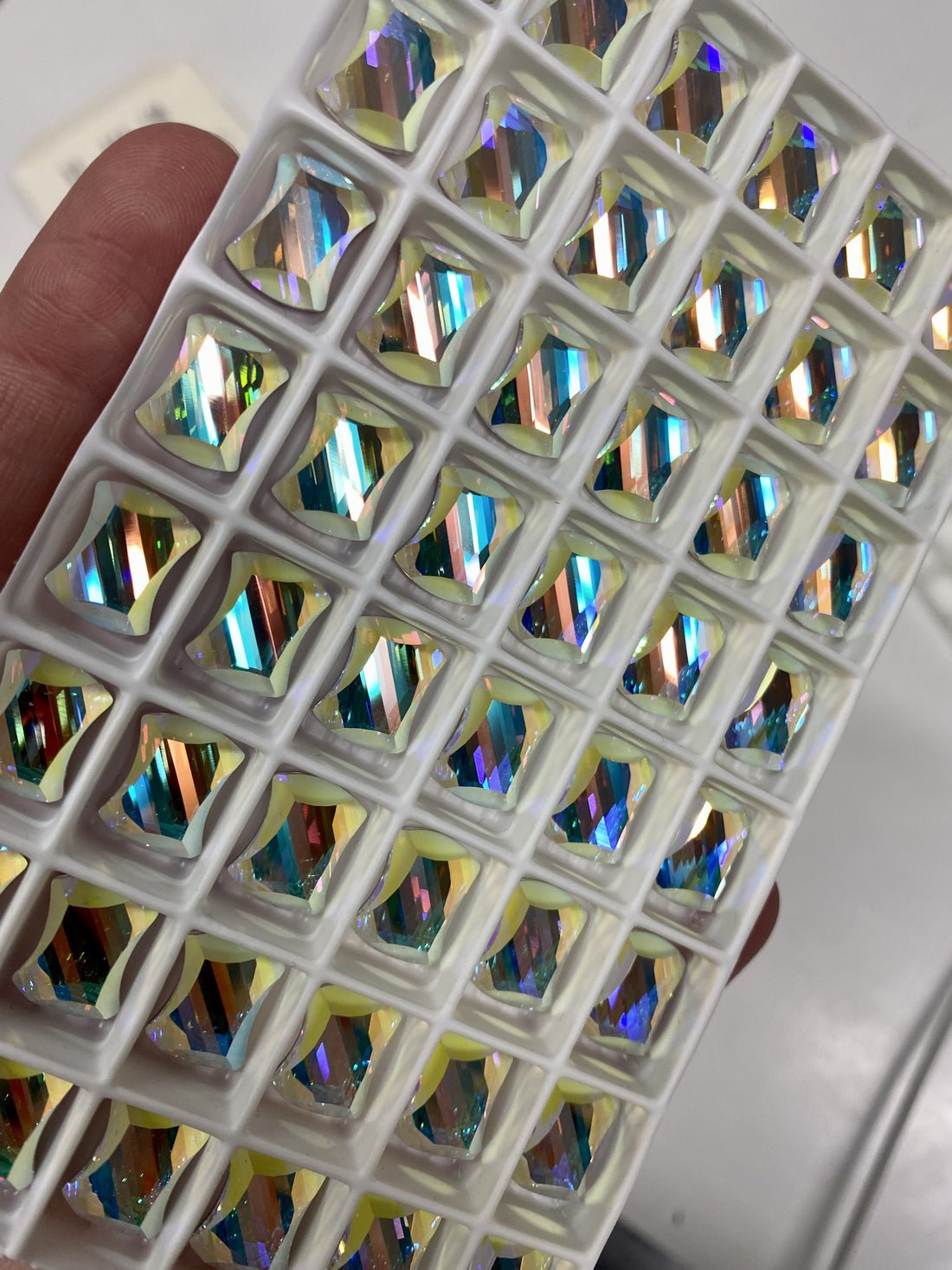 Swarovski Crystal 2540 Curvy FB