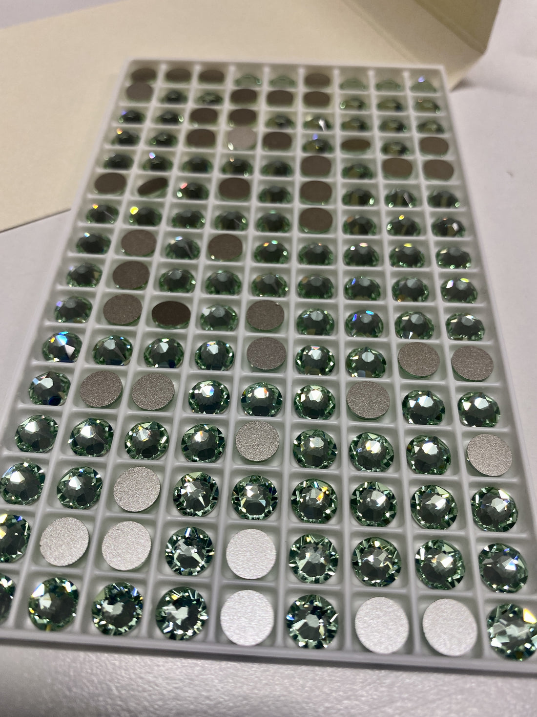 Swarovski Crystal Xirius Rose Chrysolite SS30