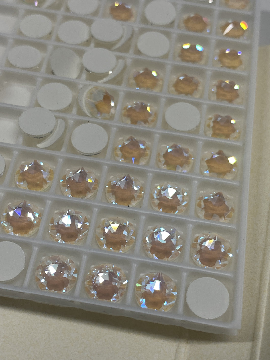 Swarovski Crystal Xirius Rose Crystal Light Grey Delite SS30