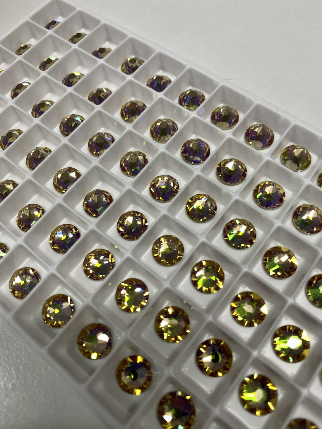 Swarovski Crystal Xirius Rose Crystal Luminous Green SS30