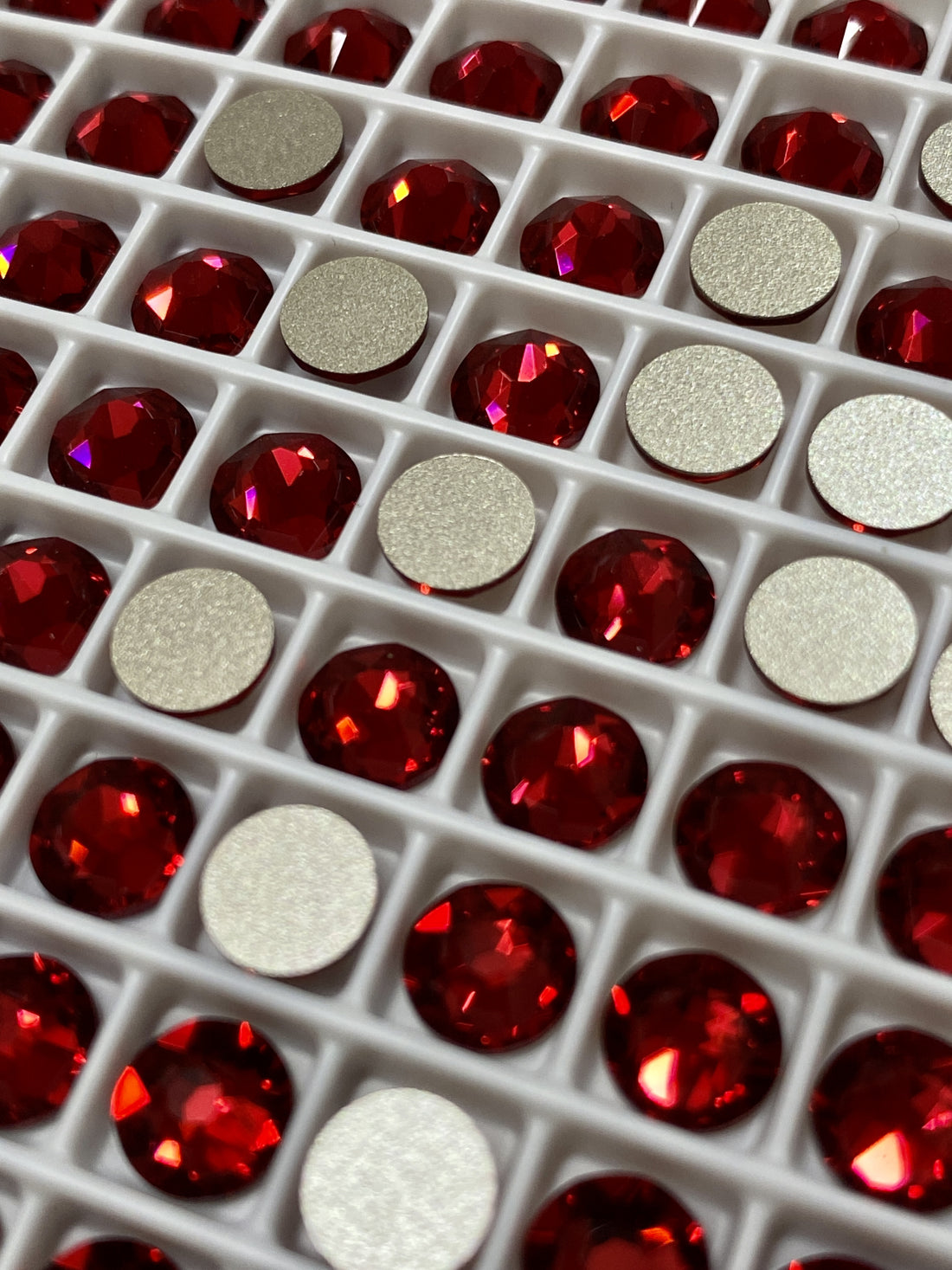 Swarovski Crystal Xirius Rose Scarlet SS30