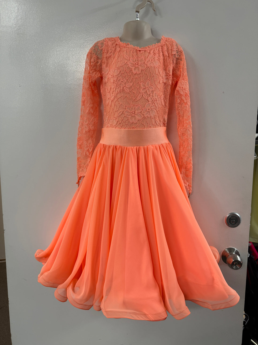 EX Sponsor Juvenile Dress Coral Lace 3 Piece (Size Child  6-8)