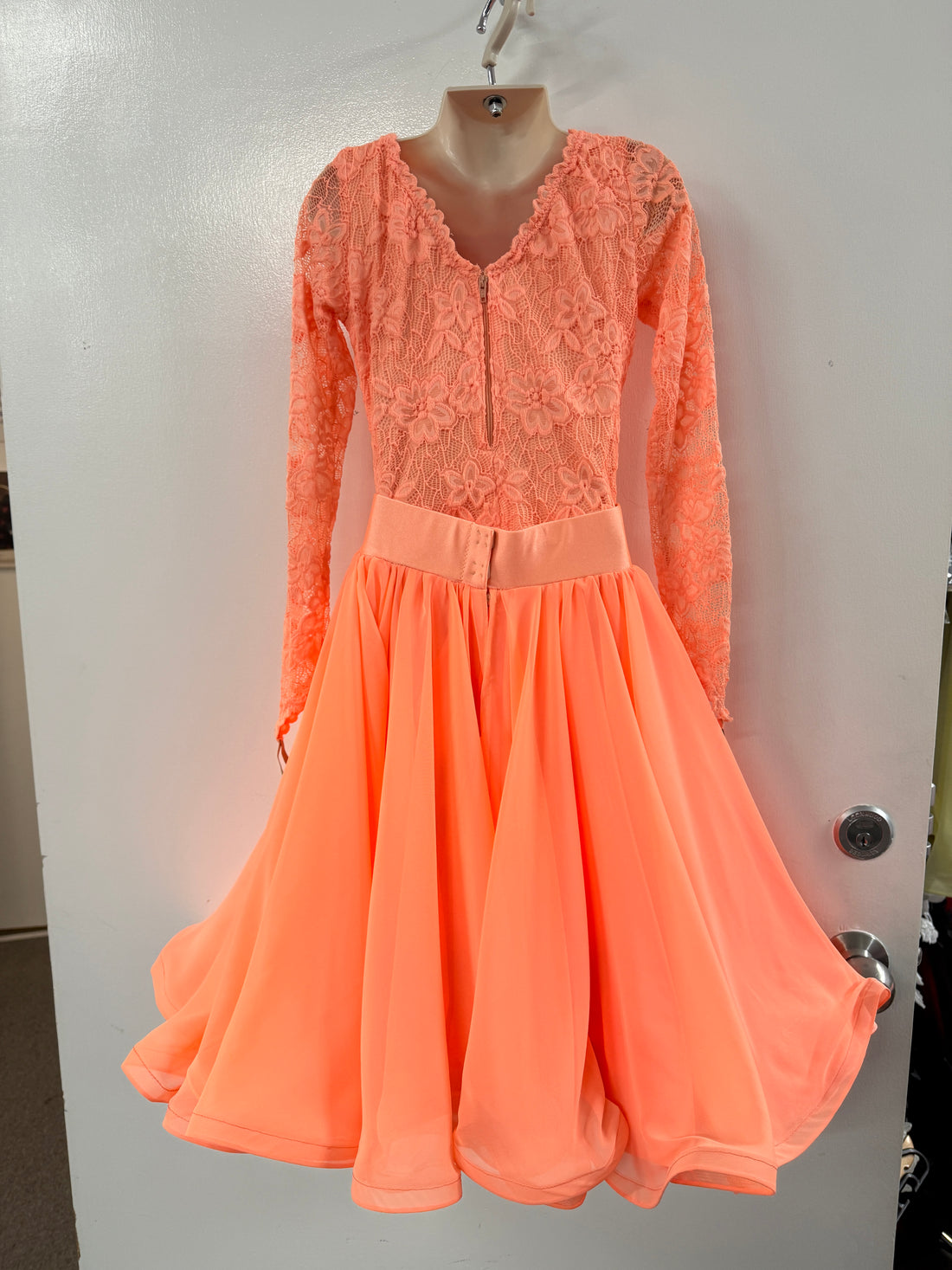 EX Sponsor Juvenile Dress Coral Lace 3 Piece (Size Child  6-8)