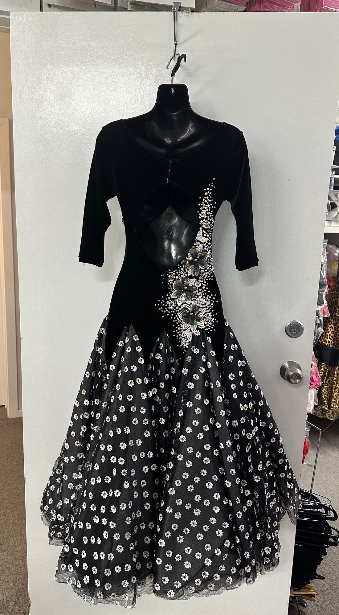 Pre Loved Black & White Flower Ballroom Dress (Size 6-8)
