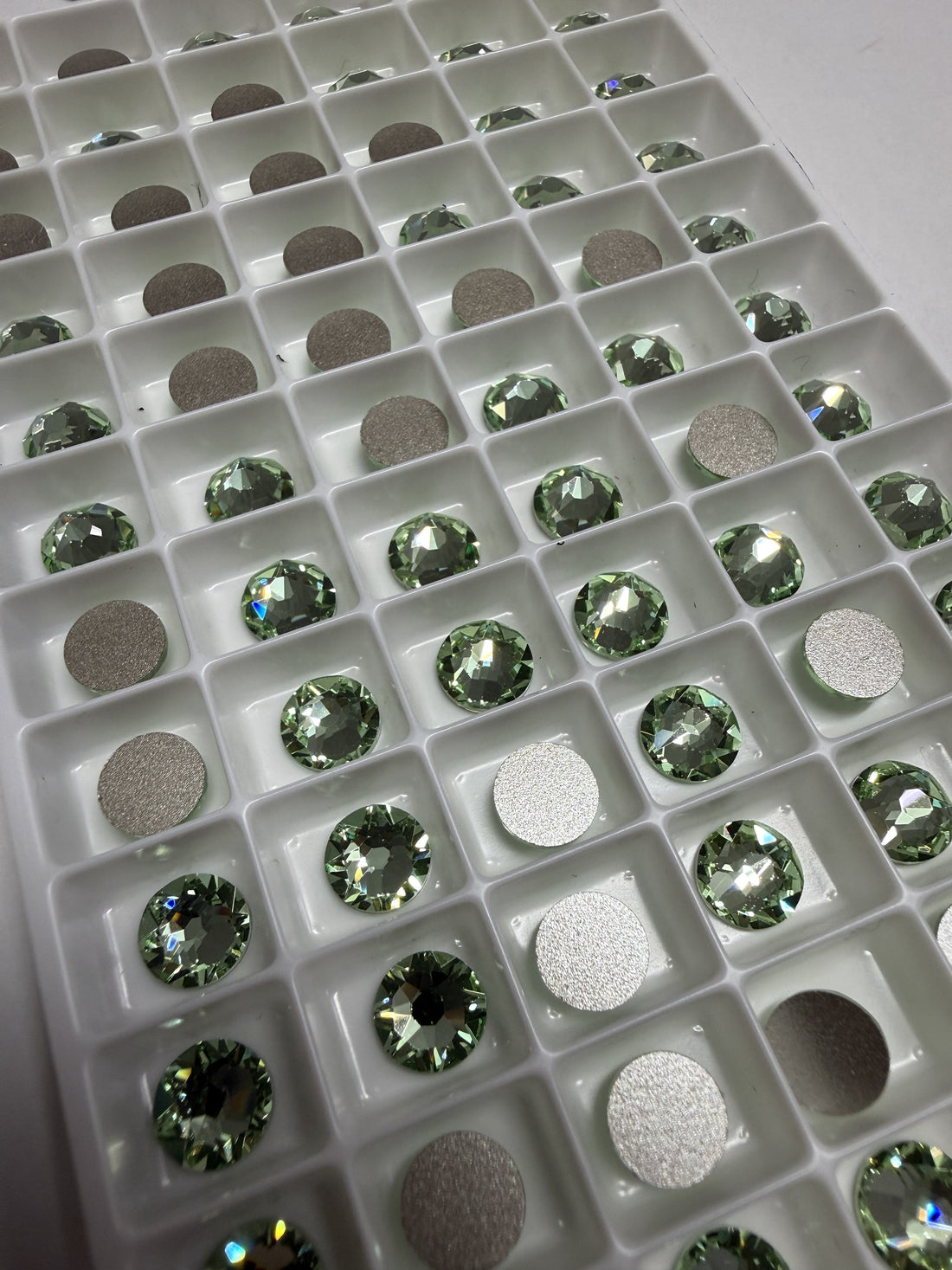 Swarovski Crystal Xirius Rose Chrysolite SS34