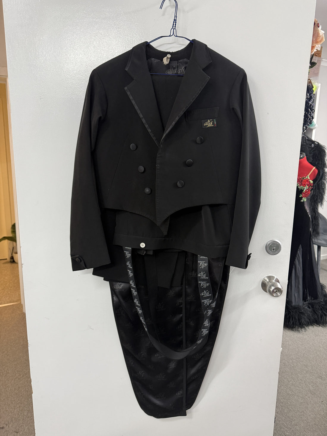 Pre Loved Alpha Tailsuit (Shoulder 40cm)