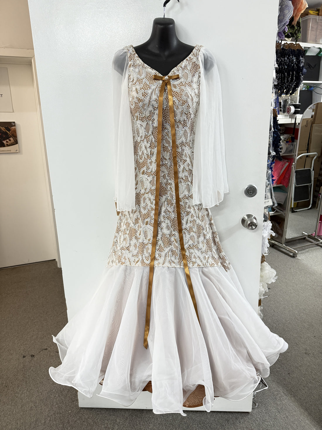 Pre Loved White Lace Ballroom Dress (Size 6-8)