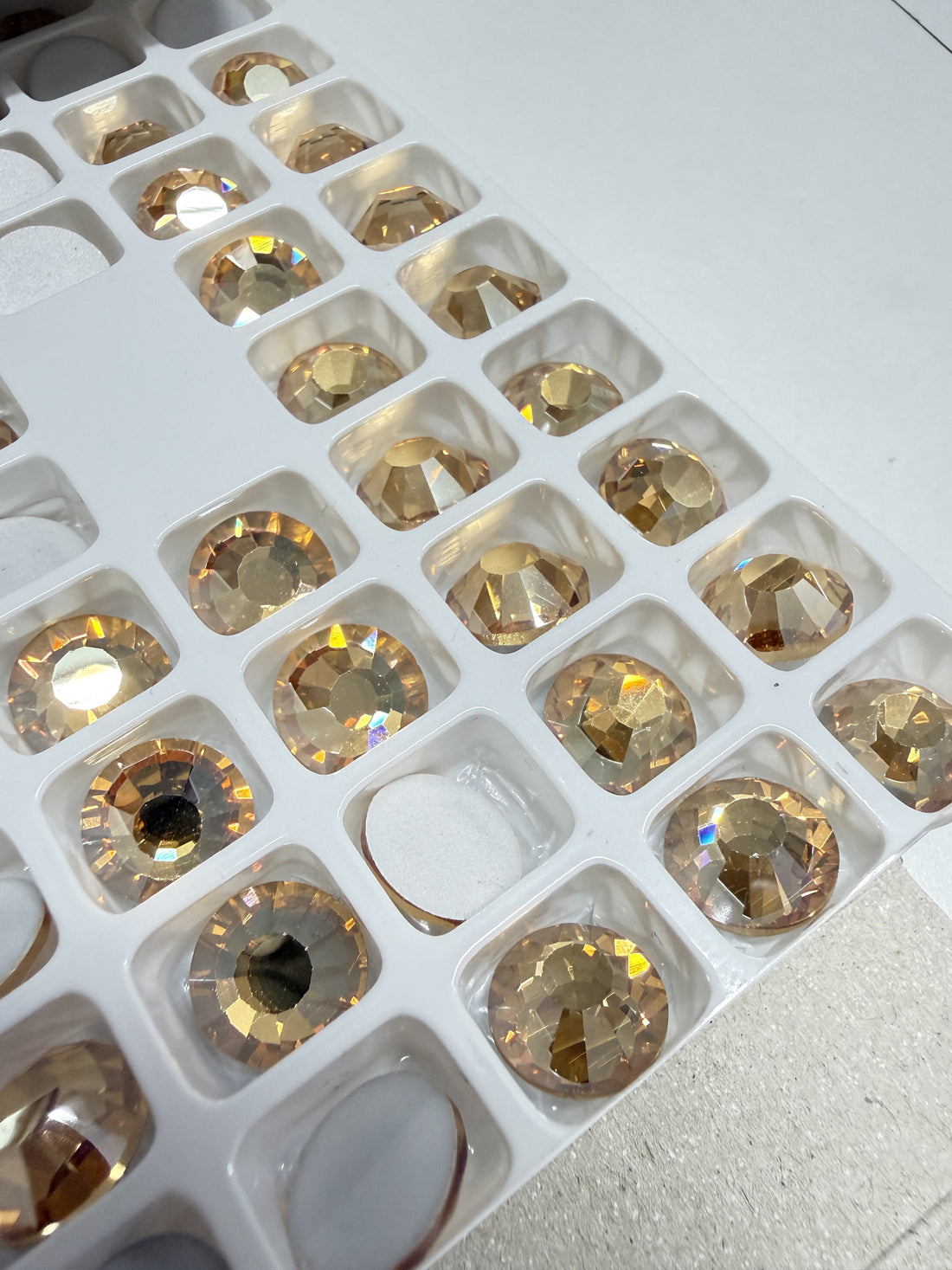 Preciosa MC Chaton Rose Maxima Crystal Golden Honey SS40