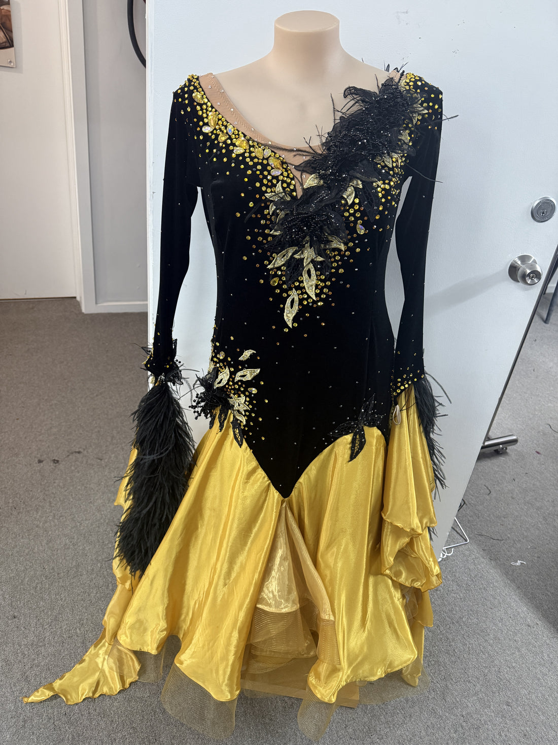 Black & Gold Ballroom Dress (Size 16-18)