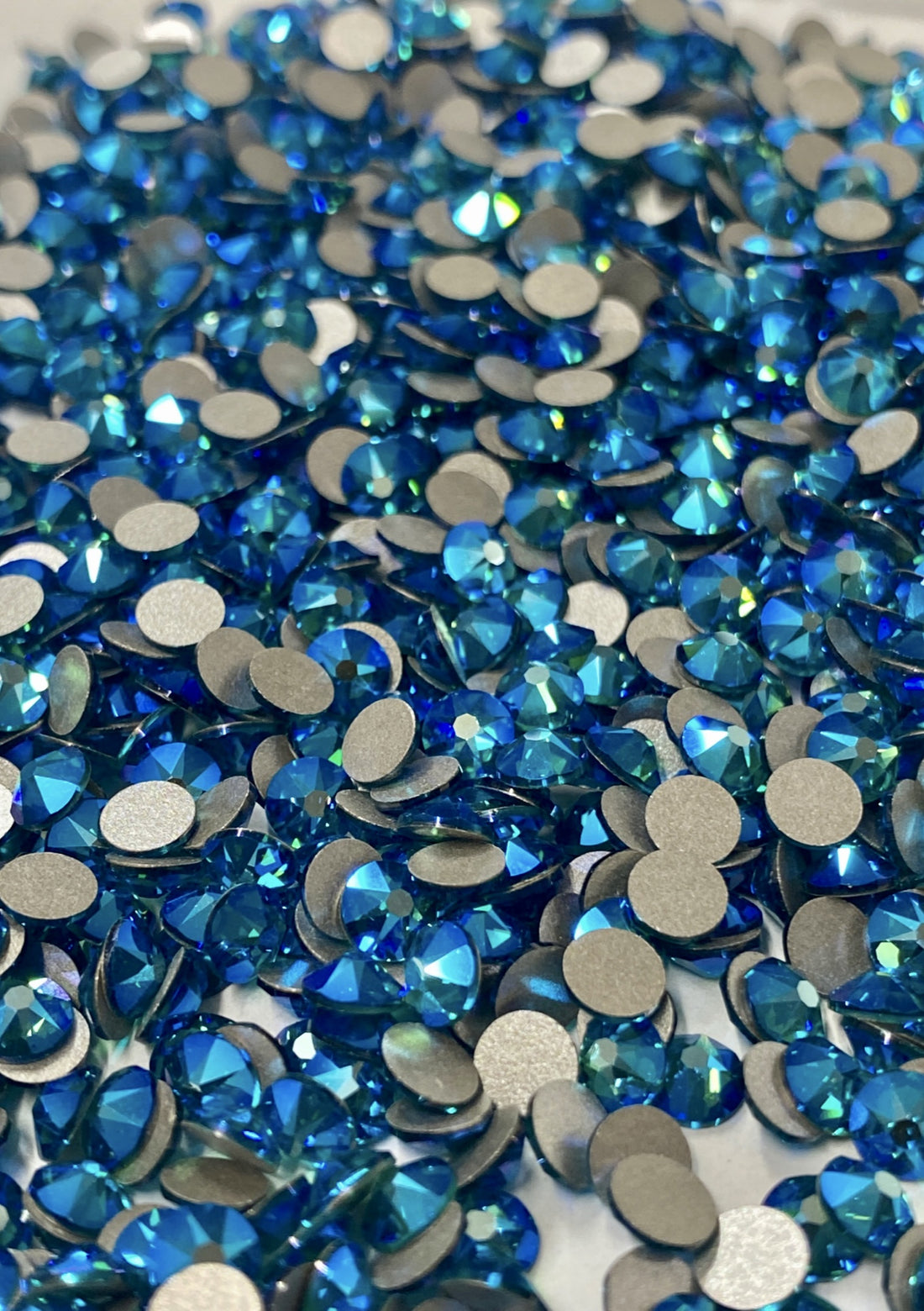 Swarovski Crystal Xirius Rose Blue Zircon Shimmer SS16